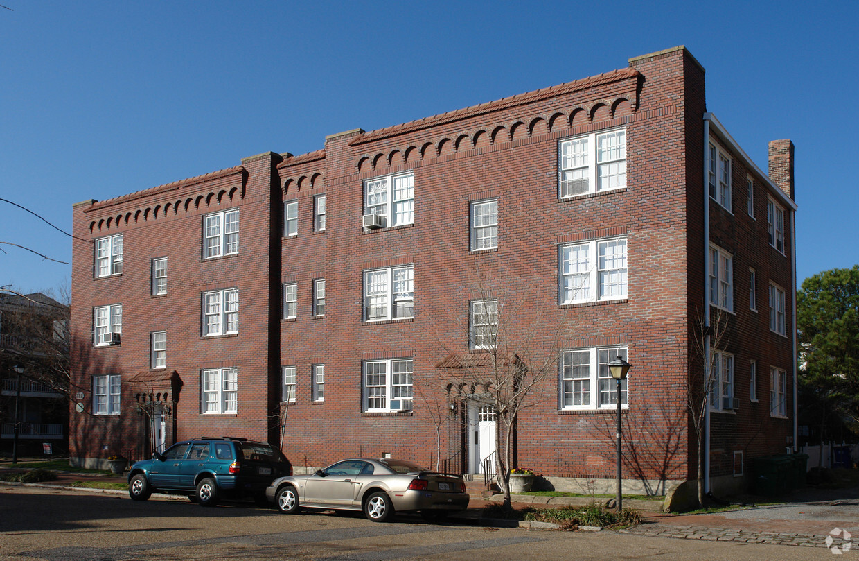 Building Photo - Hampton Crest