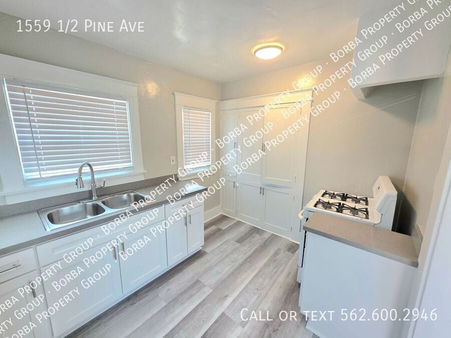 Primary Photo - 1559 1/2 Pine Ave-
