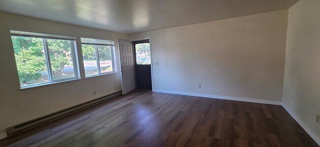 Foto del edificio - 9656 N Hillview Dr