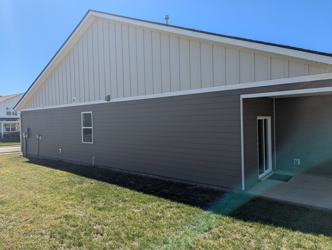 Foto del edificio - 1017 Midpoint Ln