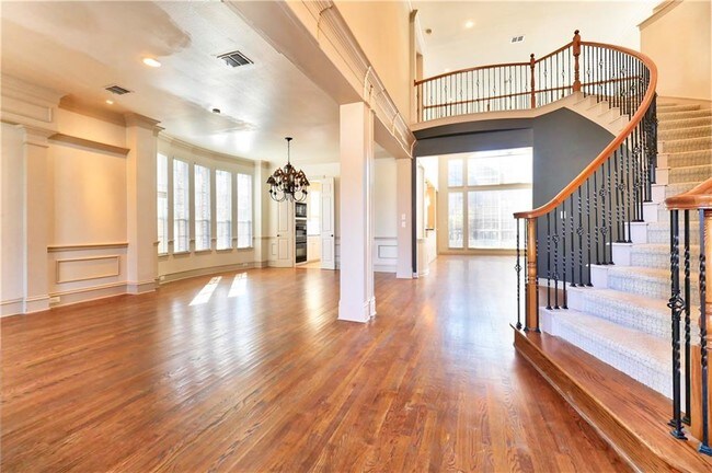 Building Photo - 1425 Montgomery Ln