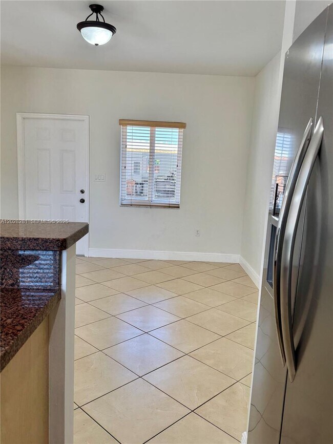 Foto del edificio - 6004 SW 8th St