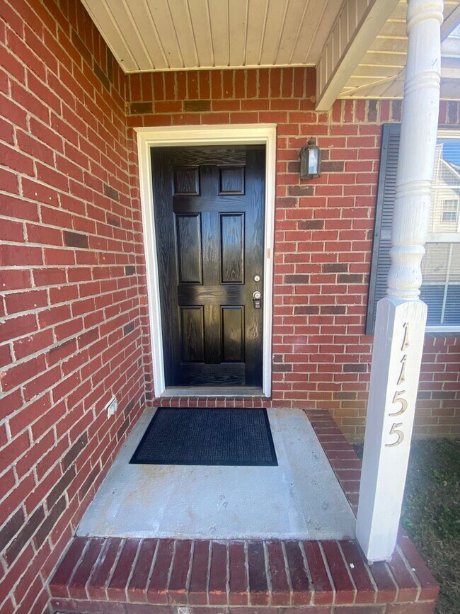 Foto del edificio - Charming, Renovated Open Floor Plan Home | 3 BR, 2 BA, 1 Car Garage