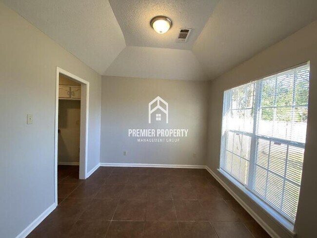 Foto del edificio - 6024 Chadwell Rd