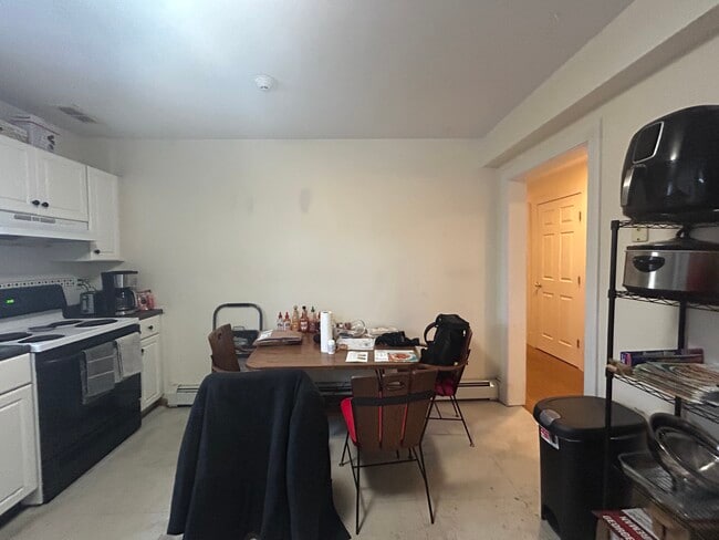 Building Photo - 67 Ashford St