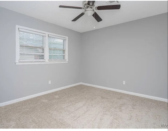 Foto del edificio - 725 Queensbury Dr