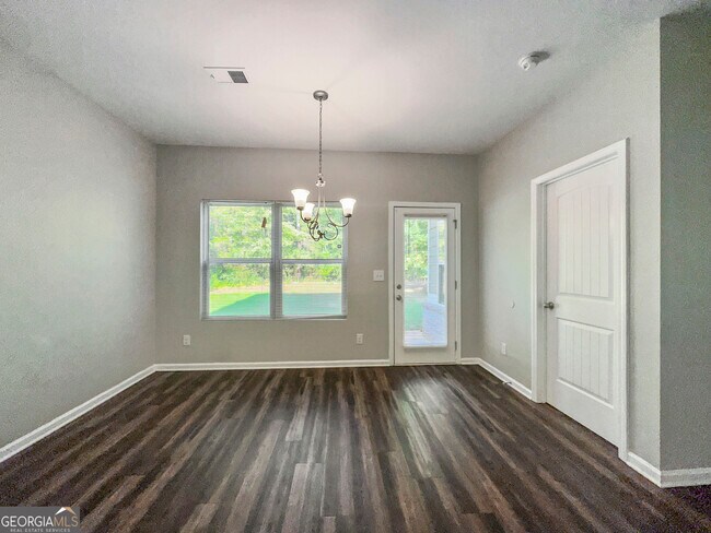 Foto del edificio - 212 Daisy Cir