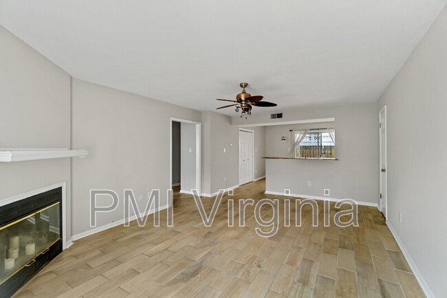 Building Photo - 4809 Beach Landing Ct