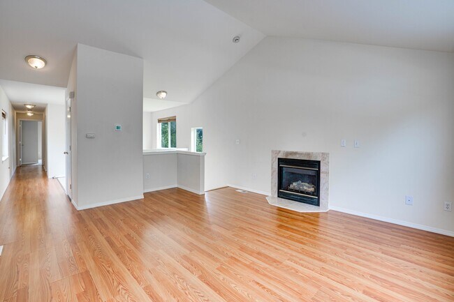 Building Photo - 9018 2nd Ave S, Seattle, WA 98108 $2,500 P...