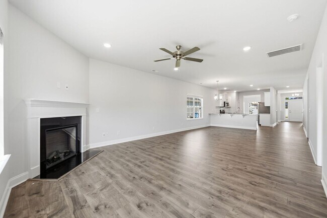 Foto del edificio - 903 Eakins Ln