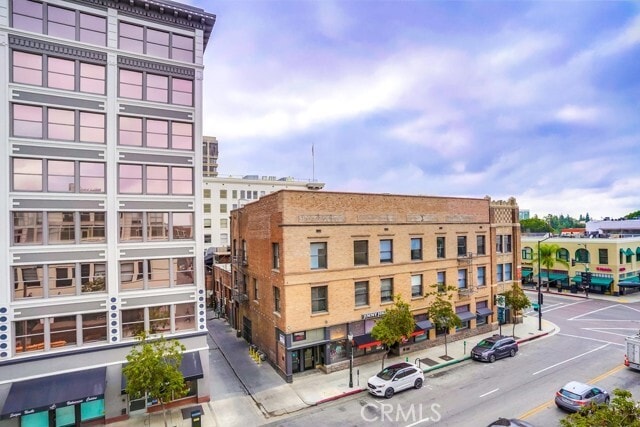 Foto del edificio - 35 N Raymond Ave