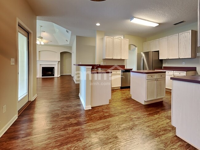 Building Photo - 11753 Donato Dr
