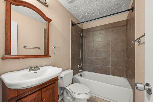 Building Photo - 6903 Foxcroft Ln