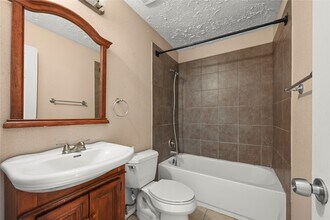 Building Photo - 6903 Foxcroft Ln