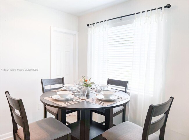 Building Photo - 1311 NE 118th St