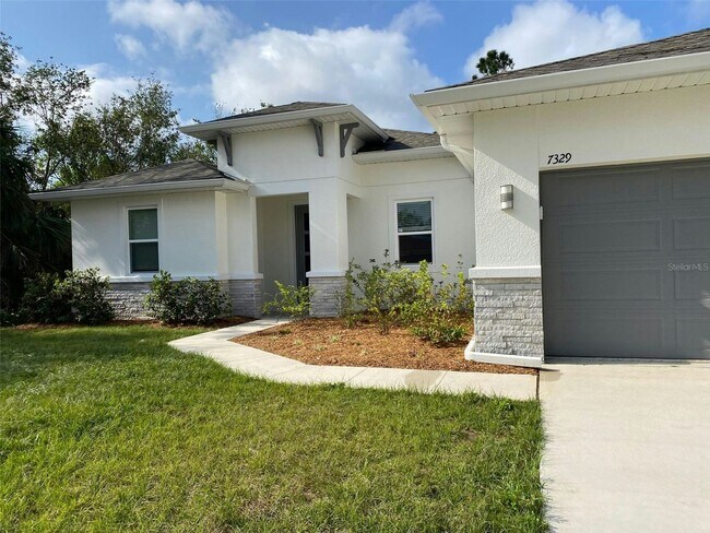 Foto del edificio - 7329 Helliwell St