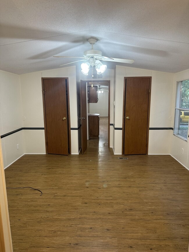 Foto del edificio - 2323 Lonnie Cir S