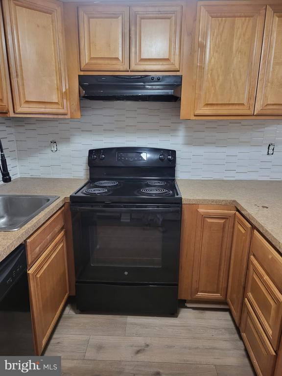 Building Photo - 1045 Pendleton Ct