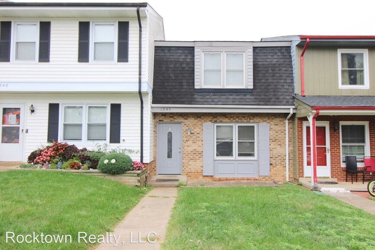 Primary Photo - 1243 Country Club Ct
