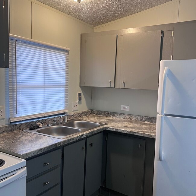 Foto del edificio - 2203 Dora Dr