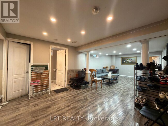 Building Photo - 31 Denali Cres