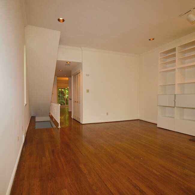 Building Photo - 331 Denniston St