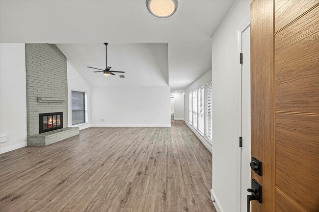 Building Photo - 10010 Windriver Dr