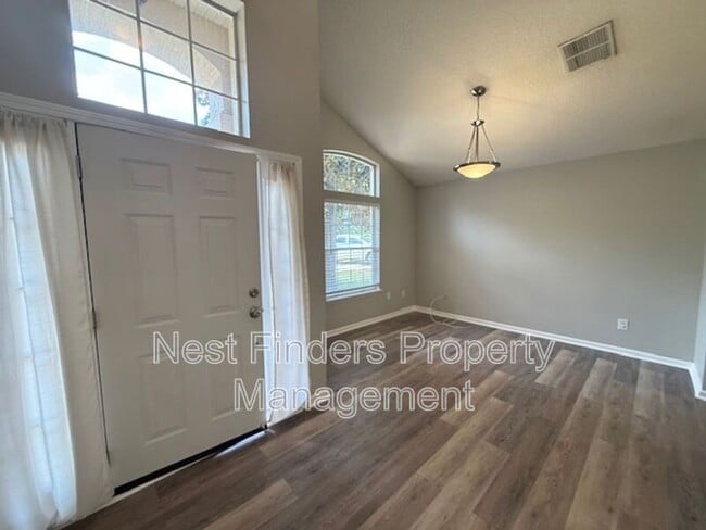 Building Photo - 830 S Lilac Loop