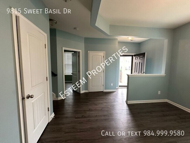 Foto del edificio - 9815 Sweet Basil Dr