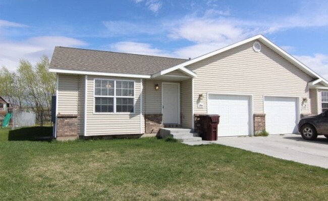 Foto del edificio - Newer 3 bedroom twin home in east Idaho Falls