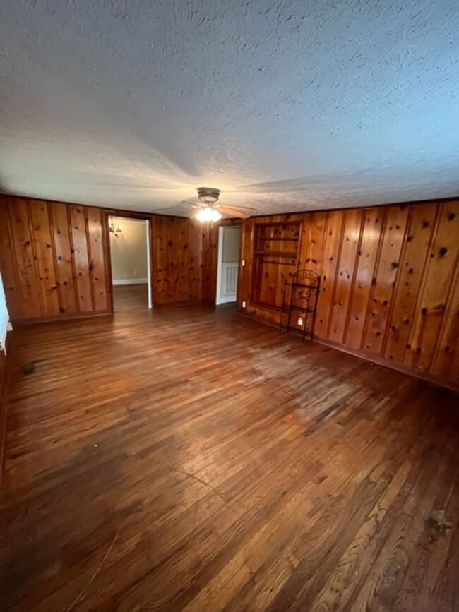 Building Photo - 83 Fuller Rd