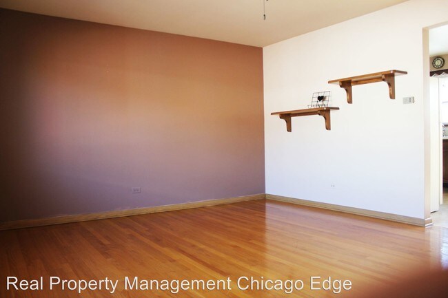 Building Photo - 4017 N McVicker Ave