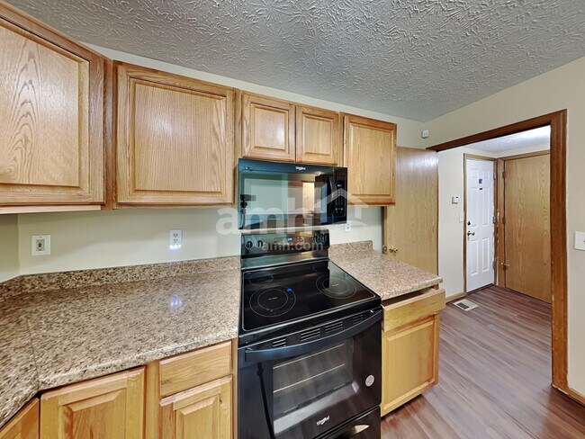 Building Photo - 1430 Pinestone Dr
