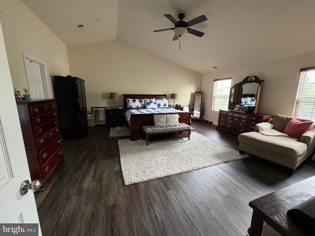 Building Photo - 220 Fountain Ln