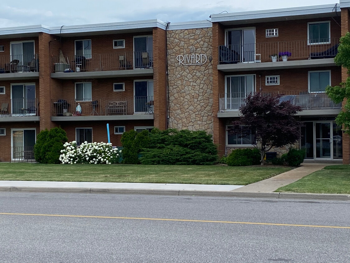 Primary Photo - 2420 Rivard Av