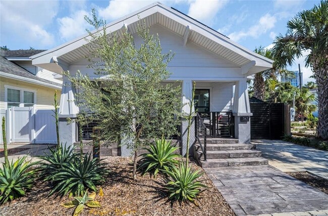 Building Photo - 747 2nd St N