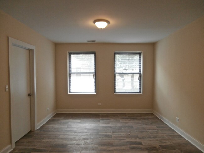 Foto del edificio - 5001 N Sawyer Ave