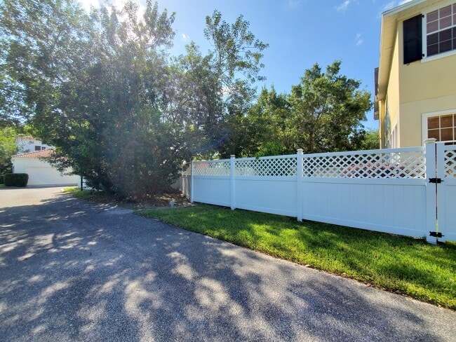 Building Photo - 4062 Markham Pl