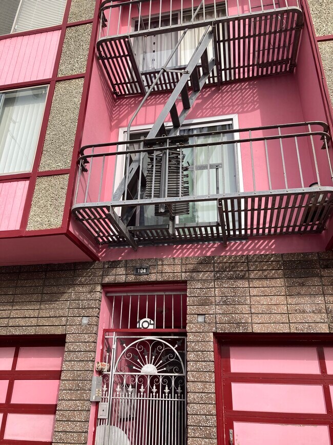 Building Photo - 104 Broad St
