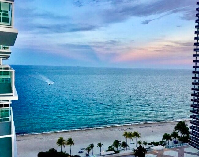 Vista del amanecer desde el balcón - 3550 Galt Ocean Dr