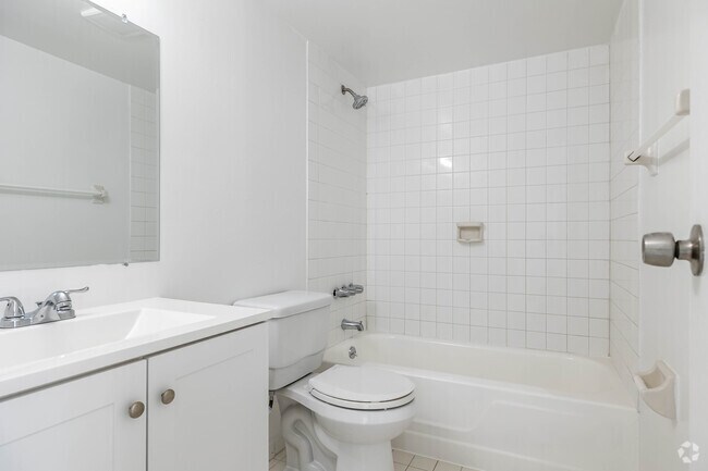 2 habitaciones, 2 baños - 1,300 pies cuadrados - The Palms at Forest Hills