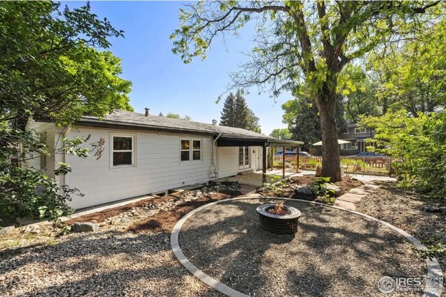 Building Photo - 1601 Collins Ct
