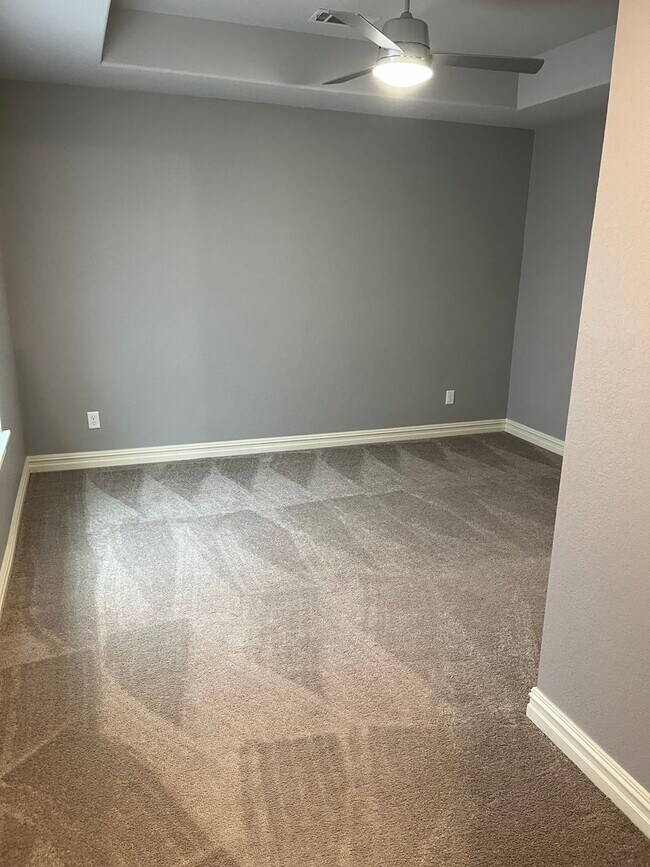Building Photo - 3 bedroom/2 bathroom townhouse