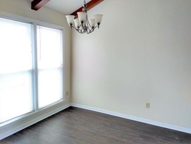 Foto del edificio - Cute, one story brick 3 Bedroom Brick Home