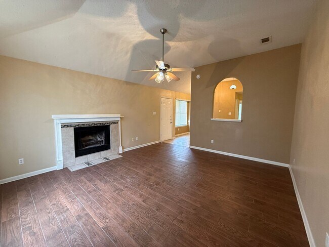 Foto del edificio - 2409 Pixton Dr