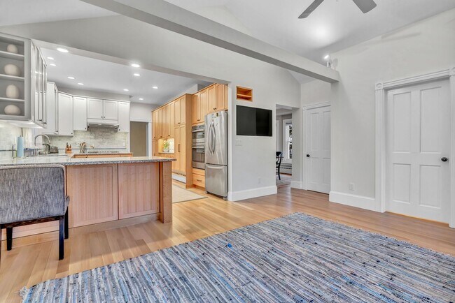 Building Photo - 27 Belknap St