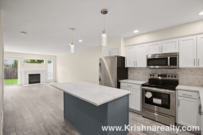 Foto del edificio - Gorgeous 3 BD* 2.5 BA* Updated Duplex Located in Historic Orenco in the Elk Meadows Community! *S...