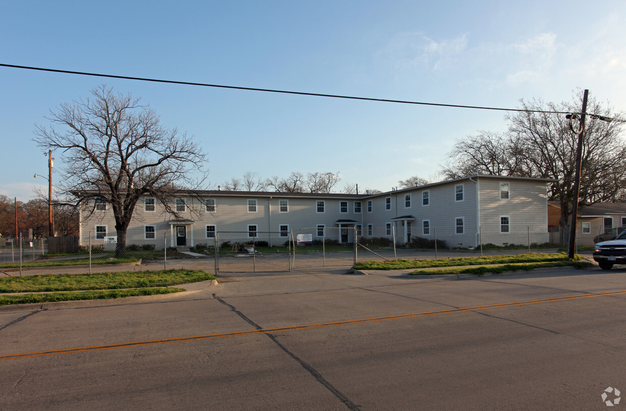 Building Photo - 601 E 6th St