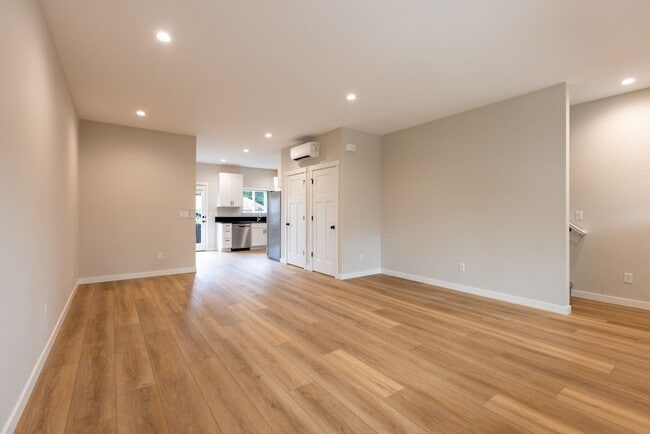 Foto del edificio - Newly Built 3 Bed, 2.5 Bath Cottage Homes with Free Wifi Internet