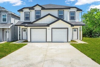 Building Photo - 4443 Red Haven Dr